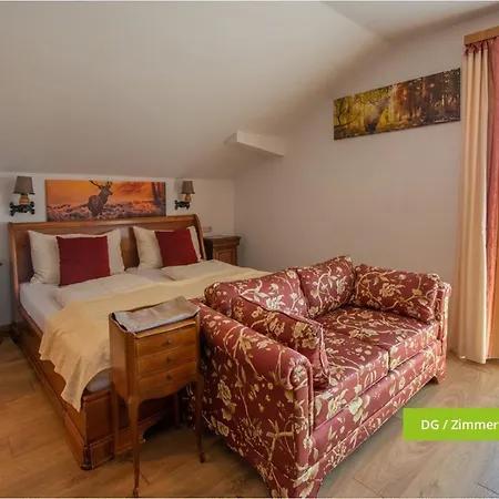 Bed & Breakfast Platzhirsch Zur Alten Wagnerei Gastehaus