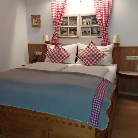 Oda ve Kahvaltı Platzhirsch Zur Alten Wagnerei Gastehaus 3*
