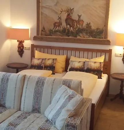 Platzhirsch Zur Alten Wagnerei Gastehaus Panzió