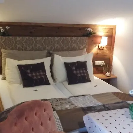 Bed & Breakfast Platzhirsch Zur Alten Wagnerei Gaestehaus 3*