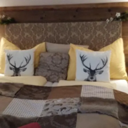 Bed & Breakfast Platzhirsch Zur Alten Wagnerei Gastehaus
