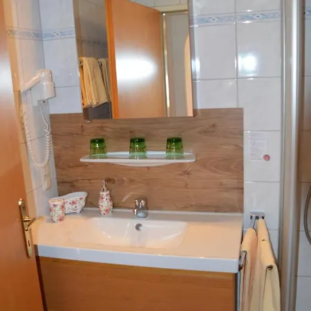 Bed & Breakfast Platzhirsch Zur Alten Wagnerei Gaestehaus