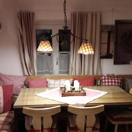 Bed & Breakfast Platzhirsch Zur Alten Wagnerei Gastehaus