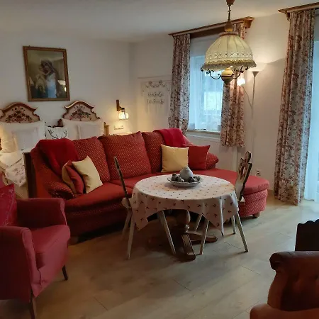 Bed & Breakfast Platzhirsch Zur Alten Wagnerei Gastehaus