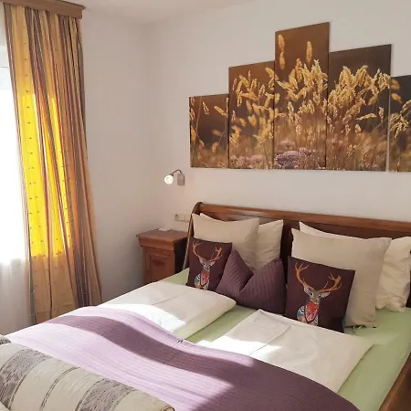 Platzhirsch Zur Alten Wagnerei Gastehaus Отель типа 