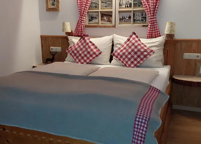 Frühstückspension Platzhirsch Zur Alten Wagnerei 3*