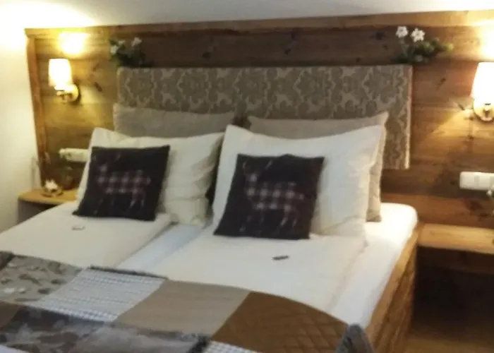 Bed & Breakfast Platzhirsch Zur Alten Wagnerei Gastehaus