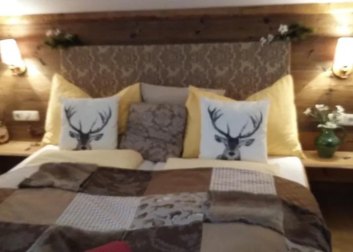 Panzió Platzhirsch Zur Alten Wagnerei Gastehaus