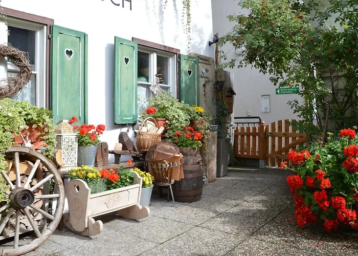 Bed & Breakfast Platzhirsch Zur Alten Wagnerei Gastehaus