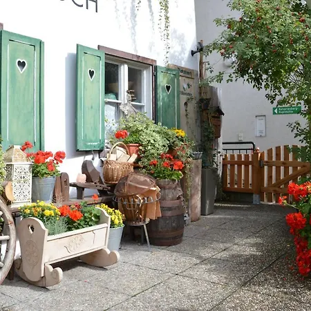 Bed & Breakfast Platzhirsch Zur Alten Wagnerei Gastehaus