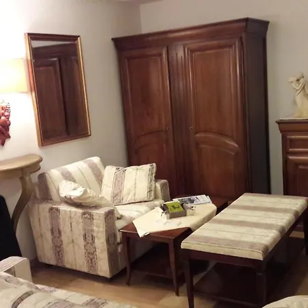 Bed & Breakfast Platzhirsch Zur Alten Wagnerei Gastehaus