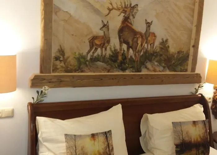 Bed & Breakfast Platzhirsch Zur Alten Wagnerei Gastehaus