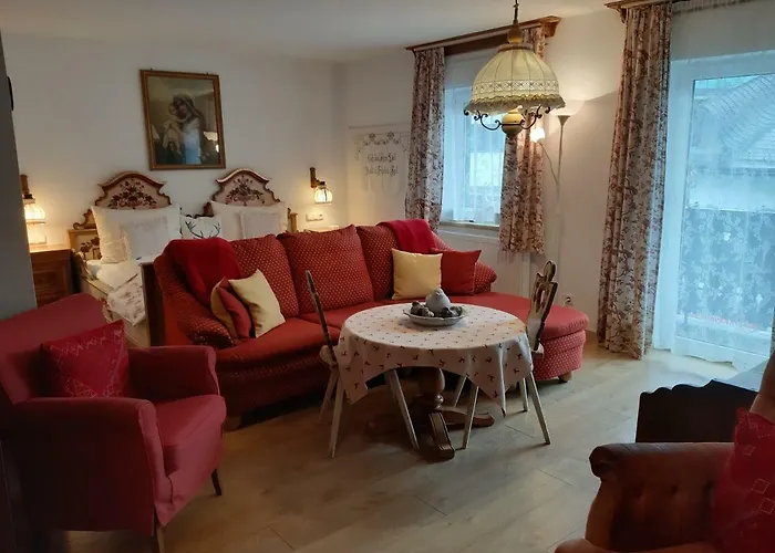 Bed & Breakfast Platzhirsch Zur Alten Wagnerei Gastehaus